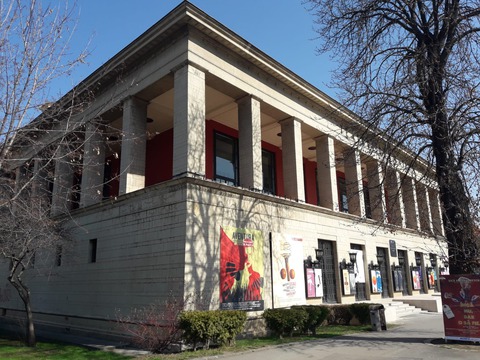 regia-autonoma-de-transport-ii-trimite-pe-brasoveni-la-teatru