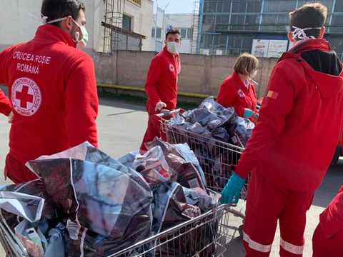 pachete-cu-alimente-i-produse-de-igiena-pentru-varstnicii-braoveni