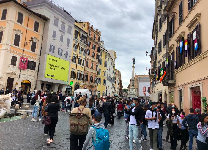 elena-postelnicu-corespondent-rra-in-italia