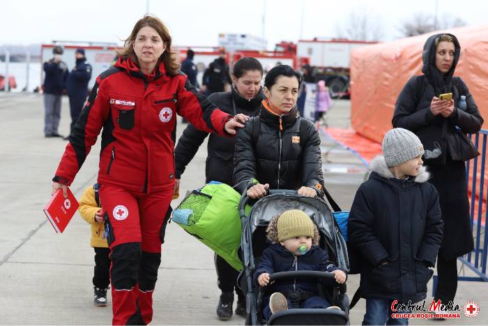 red-cross-social-shop-for-ukrainian-refugees-in-bucharest