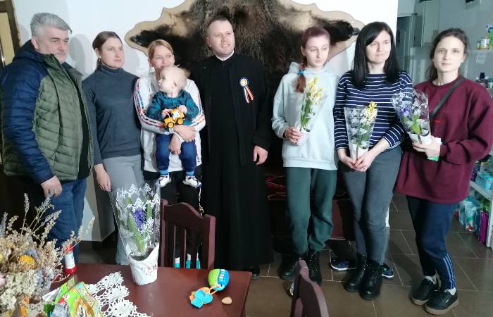 mures-flori-si-un-gand-bun-pentru-refugiatele-din-ucraina