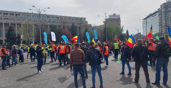 protest-al-sindicalistilor-de-la-tmk-artrom-din-resita-si-slatina