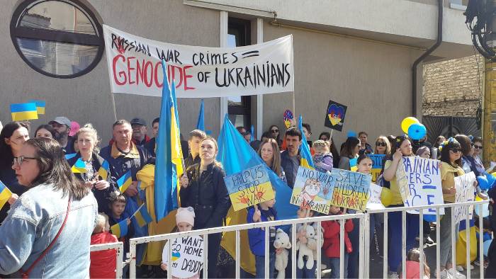 refugiati-din-ucraina-protest-in-fata-consulatului-rusiei-din-constanta