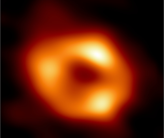 prima-fotografie-a-gaurii-negre-din-centrul-galaxiei-noastre
