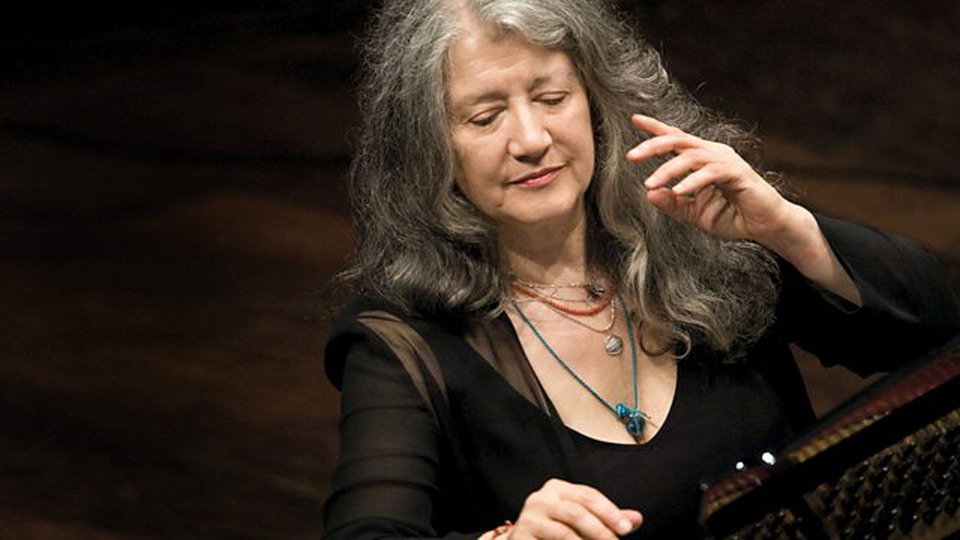 martha-argerich-fata-in-fata-cu-ea-insasi-o-oglinda-infinita