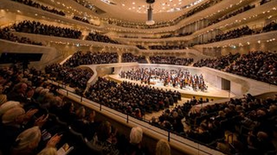 cristian-macelaru-i-mao-fujita-la-elbphilharmonie