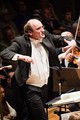 Andrew Manze, la pupitrul Orchestrei Filarmonice a Radiodifuziunii din Hanovra, dirijeaz un program exclusiv Mahler