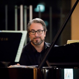 Pianistul german Thomas Hoppe - invitat n seria 'Povetile de succes ale muzicii', n 6, 13 &#537;i 20 mai