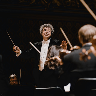 Semyon Bychkov i Orchestra Filarmonicii Cehe - &#523;n direct de la Londra, miercuri 24 octombrie, ora 21.30