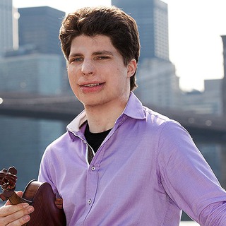 Marele violonist Augustin Hadelich va concerta &#523;n direct, miercuri 16 ianuarie, de la ora 21.30