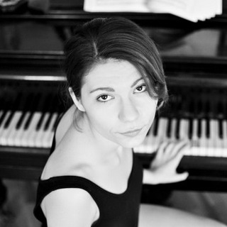 Pianista Eliza Puchianu n recital la Stagiunea de mar&#539;i seara
