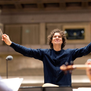 LIVE de la Munchen: Robin Ticciati dirijeaz Schubert, Mahler &#537;i Brahms