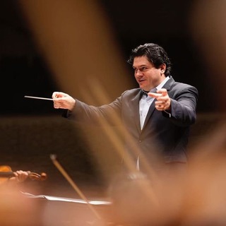 Concertul sus&#539;inut de dirijorul Cristian Mcelaru n cadrul Festivalului BBC Proms &#537;i spectacolul de deschidere a Festivalului Richard Wagner de la Bayreuth, n direct la Radio Romnia Muzical