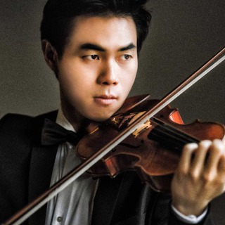 �n direct de la sala "Smetana", Ceaikovski cu violonistul Timothy Chooi, solist al Orchestrei Simfonice a Radiodifuziunii din Praga