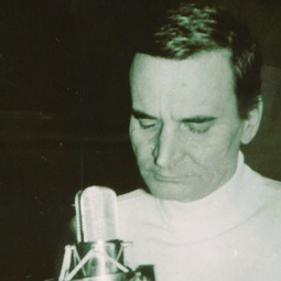 N. Al. Toscani regizează, la Radio, "Cyrano de Bergerac" de Edmond Rostand, în traducerea lui Mihai Codreanu (1958) N. Al. Toscani regizează, la Radio, "Cyrano de Bergerac" de Edmond Rostand, în traducerea lui Mihai Codreanu (1958)