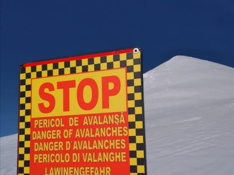 avalana-in-bucegi-doua-turiste-in-pericol