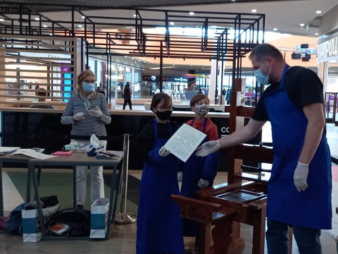 din-mall-au-plecat-cu-o-copie-a-scrisorii-lui-neacu-din-campulung-tiparita-de-ei