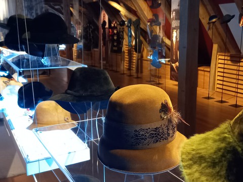 o-expoziie-jos-palaria-la-muzeul-civilizaiei-urbane-a-braovului