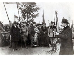 Iuliu Hossu cite&#537;te Rezolu&#539;ia Marii Adunri Na&#539;ionale de la Alba Iulia
