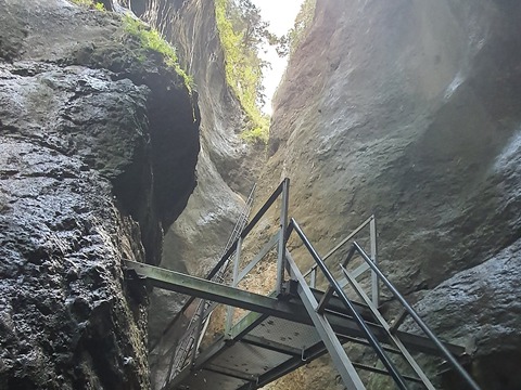 canionul-7-scari-se-redeschide-turistilor-in-weekend-tiroliana-inca-nu