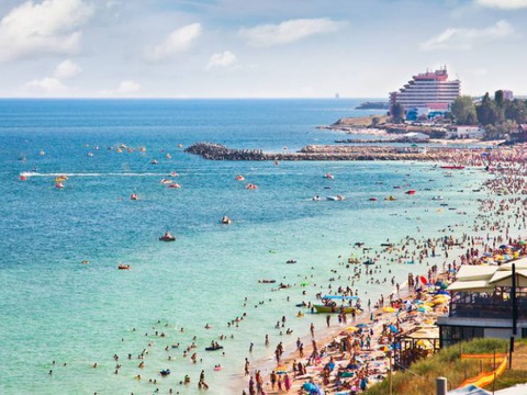 arbeitgeber-an-der-sudkuste-suchen-nach-losungen-um-urlauber-anzuziehen