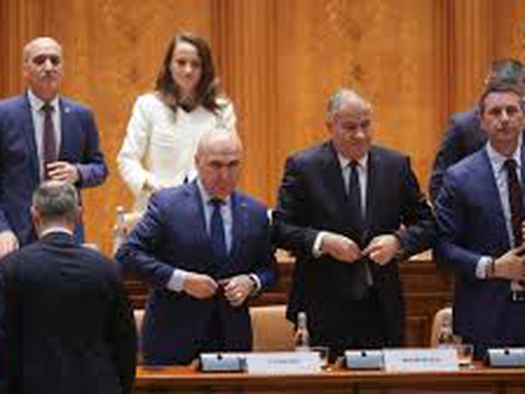 alle-4-misstrauensantrage-gegen-die-regierung-bolojan-abgelehnt