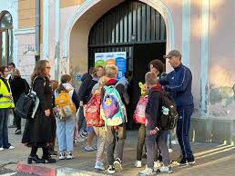erste-schulstrae-rumaniens-erstmals-in-sachsisch-regen-umgesetzt