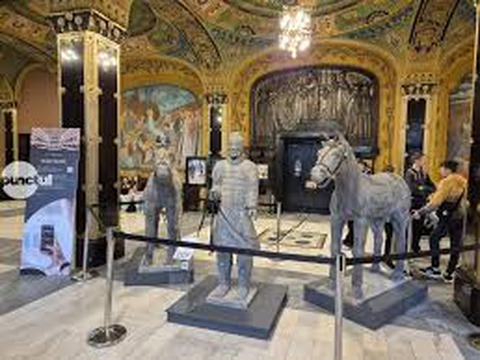 austellung-keltischer-helm-aus-ciumesti-und-die-terrakotta-soldaten-im-neumarkter-kulturpalast-bis-ende-des-monats-verlangert