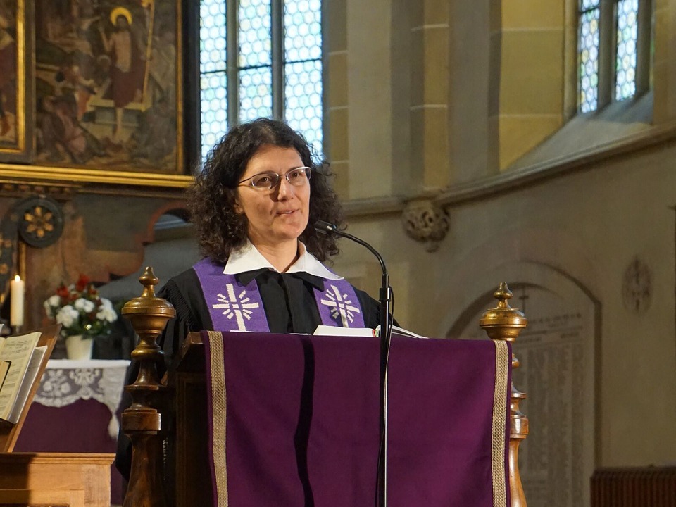 radio-andacht-in-der-passionszeit-mit-hildegard-servatius-depner-evangelische-pfarrerin-in-mediasch-z-t-mitte-der-karwoche