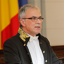  &#8222;Captivi sistemului binar&#8221;  Invitat: dl. acad. prof. dr. Marius Andruh, preşedinte al Secţiei de Ştiinţe Chimice a Academiei Române 